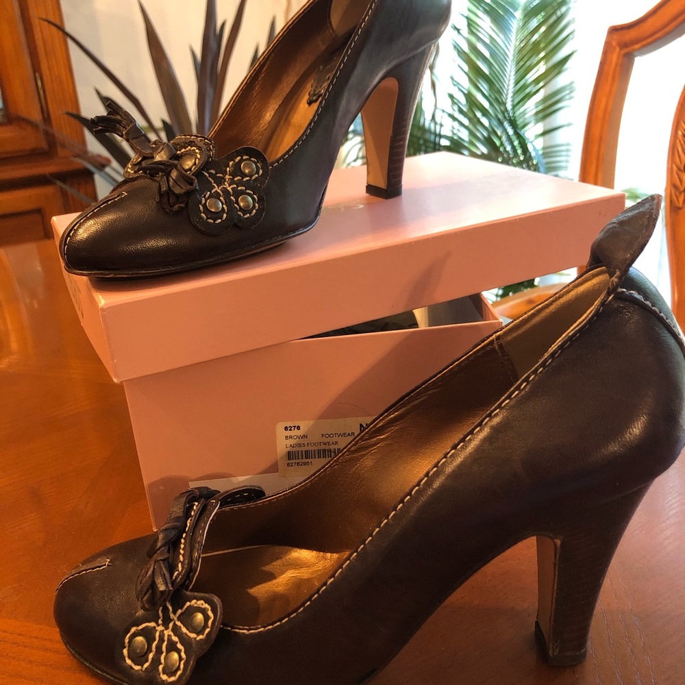 HEGO’S Brown Tassel Pump Stack Heel Sz 10 Italy